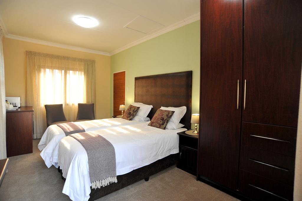 Sunset Manor Guest House بوتشيفستروم المظهر الخارجي الصورة
